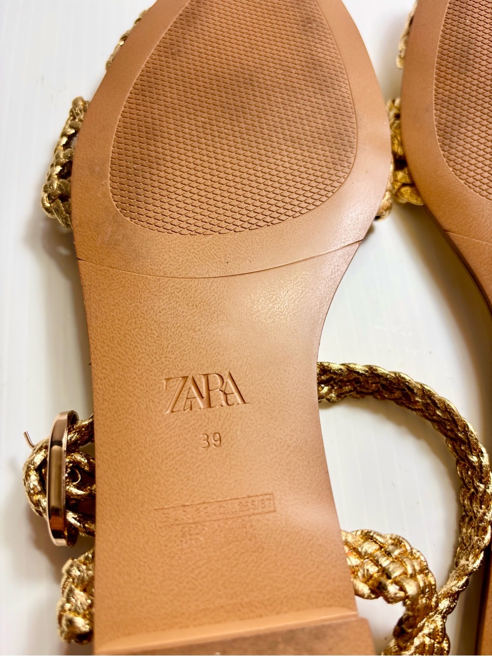 ZARA CUTE GOLD SHOES. - Picture 8 of 8